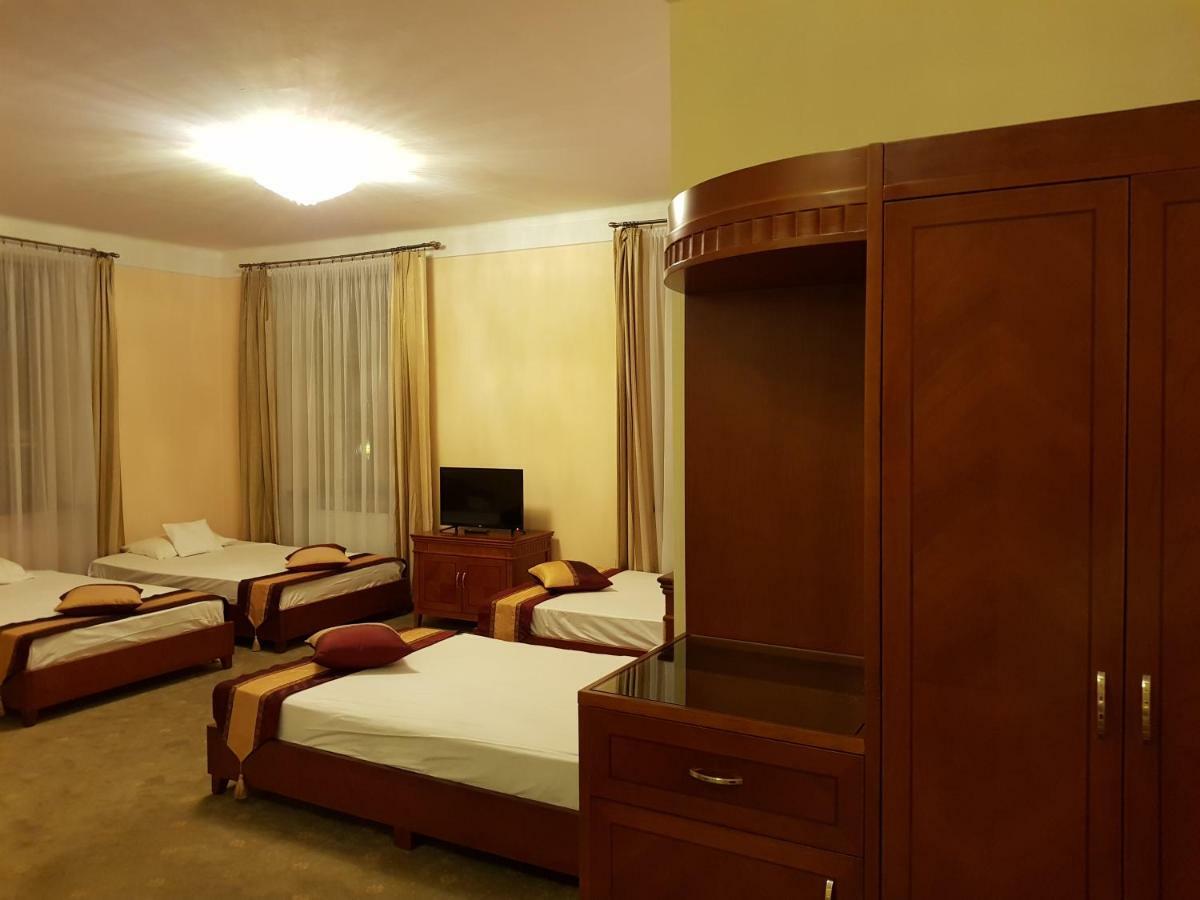 Pod Zegarem 3*