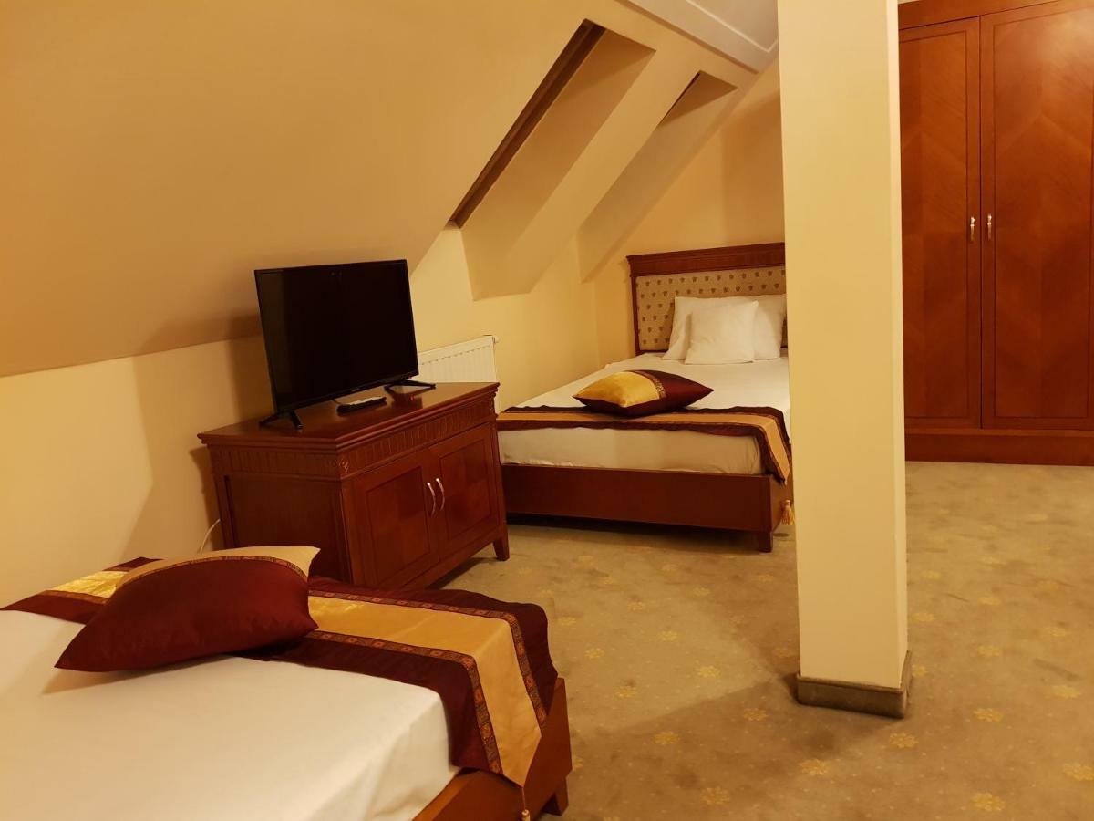 Pod Zegarem Bed & Breakfast